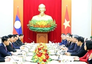 Vietnamese Party chief meets top Lao leader in Hanoi